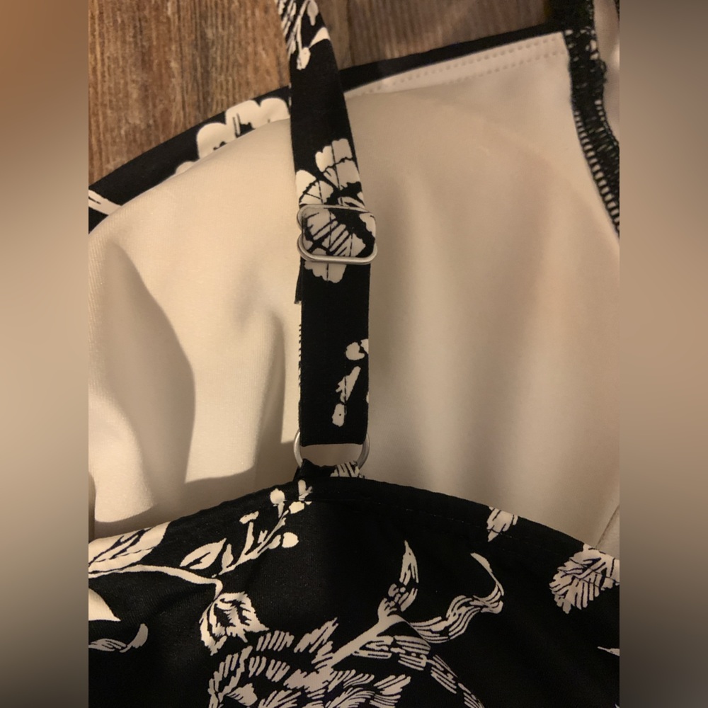 Lands' End Elegant White Swimwear - Picture 4 of 5